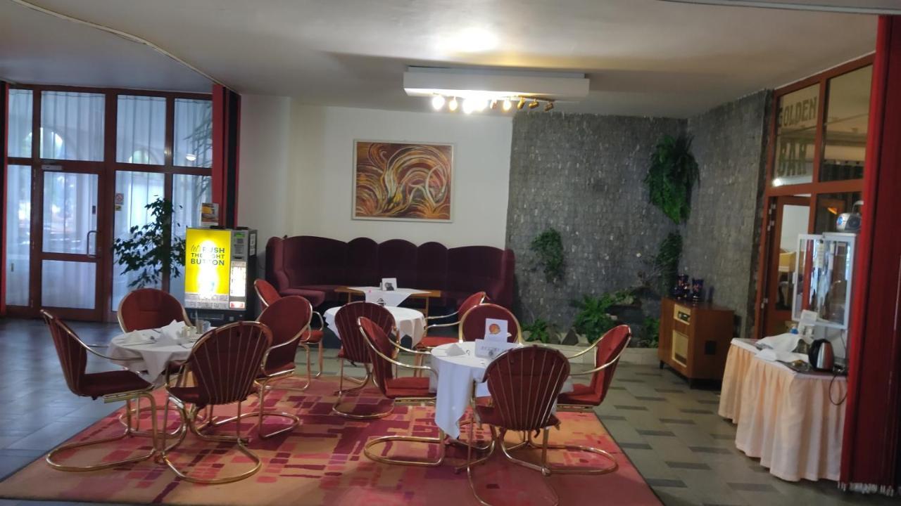 Hotel Apollo Valašské Meziříčí 外观 照片