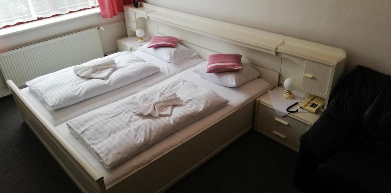 Hotel Apollo Valašské Meziříčí 外观 照片