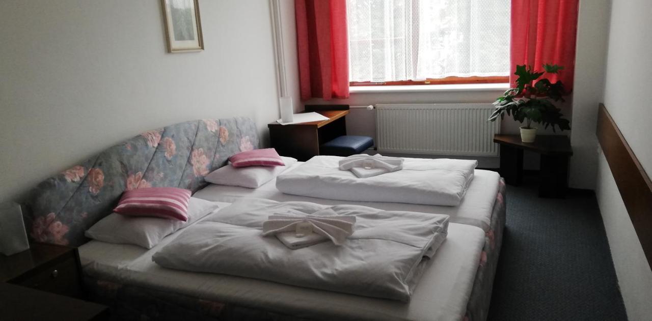 Hotel Apollo Valašské Meziříčí 外观 照片